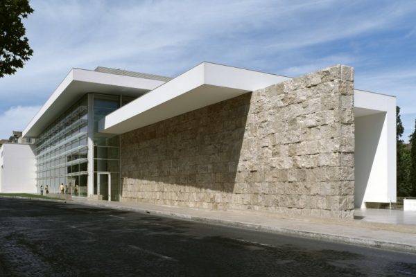 Museo dell Ara Pacis by Richard Meier, [main glass wall / entrance hall concrete columns / travertine exterior / Ara Pacis altar pavilion skylight / Tiber River facade / Piazza Augusto Imperatore context], Rome Italy 2006