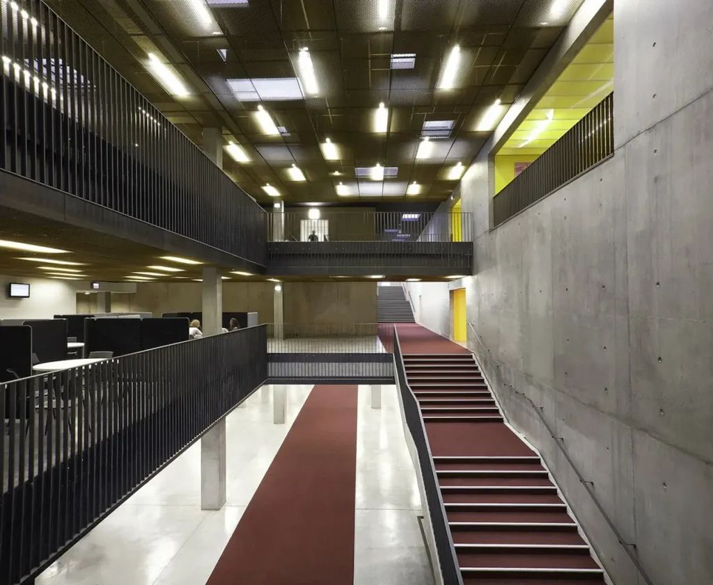 Zigzag architecture EDHEC campus in Croix, France, a place of exchanges