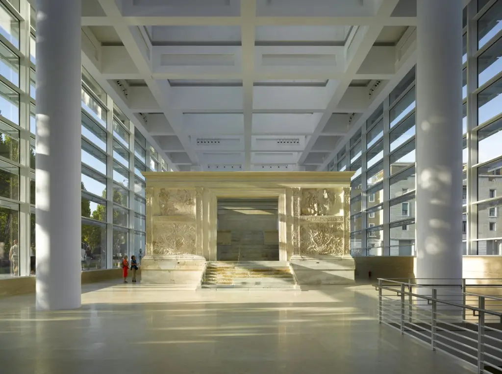 Museo dell Ara Pacis by Richard Meier, [main glass wall / entrance hall concrete
columns / travertine exterior / Ara Pacis altar pavilion skylight / Tiber River
facade / Piazza Augusto Imperatore context], Rome Italy 2006