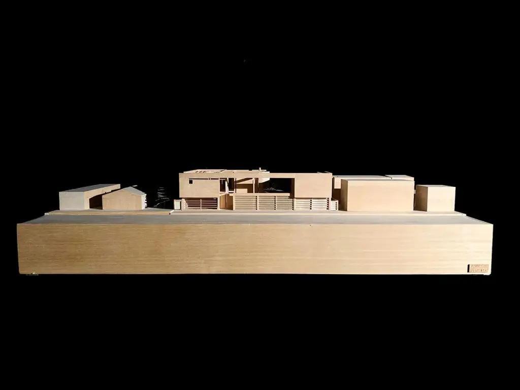 Southern California Beach House by Richard Meier and Michael Palladino,
[exterior courtyard / glazed bridge / double-height living room / ocean facade /
sunscreen louver detail / entry wall], Malibu California 2001