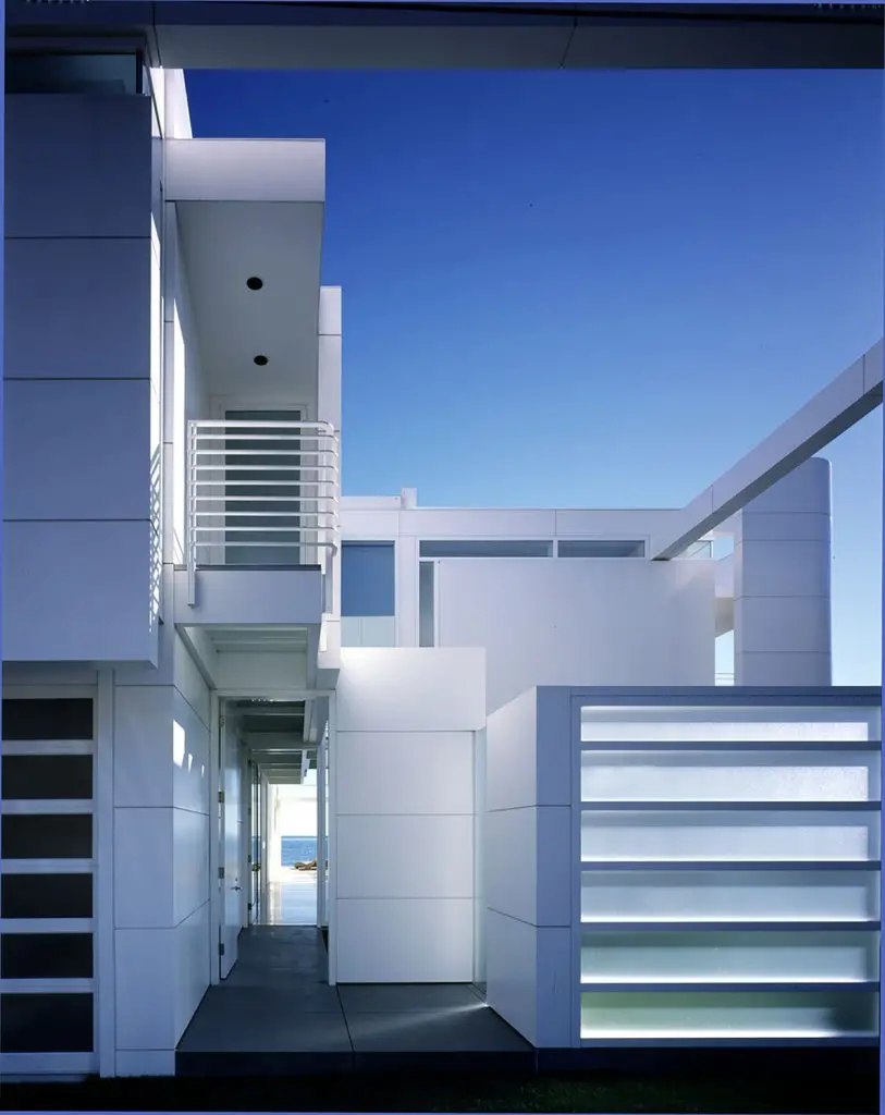 Southern California Beach House by Richard Meier and Michael Palladino,
[exterior courtyard / glazed bridge / double-height living room / ocean facade /
sunscreen louver detail / entry wall], Malibu California 2001