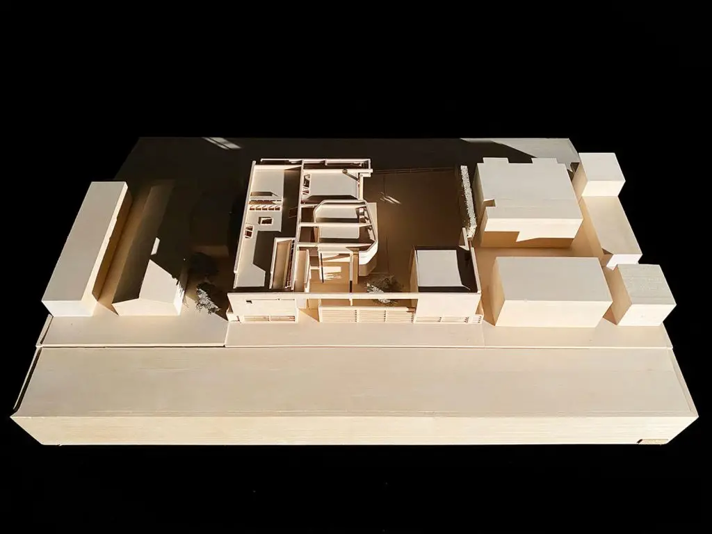 Southern California Beach House by Richard Meier and Michael Palladino,
[exterior courtyard / glazed bridge / double-height living room / ocean facade /
sunscreen louver detail / entry wall], Malibu California 2001