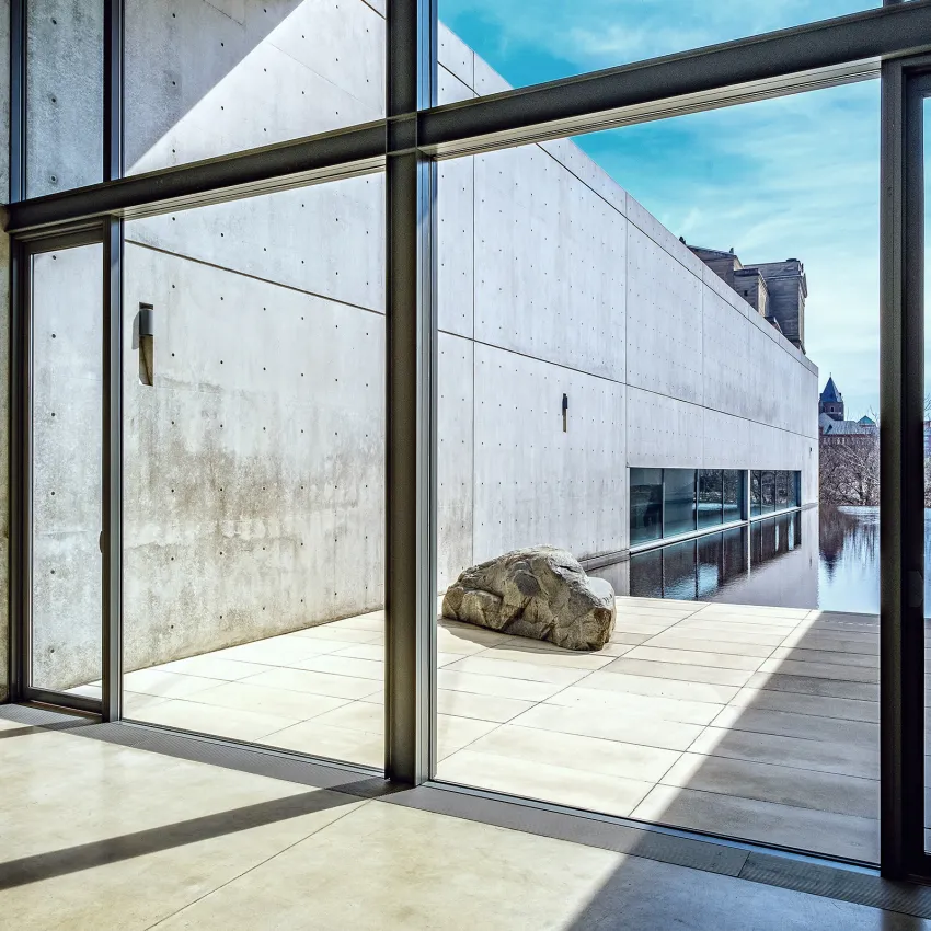 Pulitzer Arts Foundation by Tadao Ando, [exterior concrete facade / water court /
Ellsworth Kelly Blue Black gallery / Richard Serra Joe sculpture court /
skylit main gallery / interior concrete wall], St. Louis Missouri 2001
