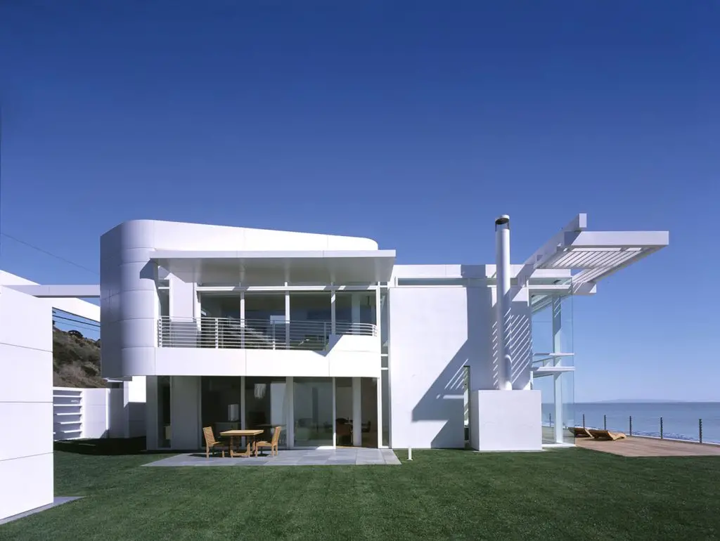 Southern California Beach House by Richard Meier and Michael Palladino,
[exterior courtyard / glazed bridge / double-height living room / ocean facade /
sunscreen louver detail / entry wall], Malibu California 2001